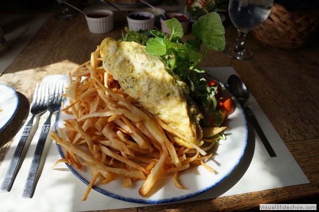 Frites with Blue Cheese and Apple Omelette