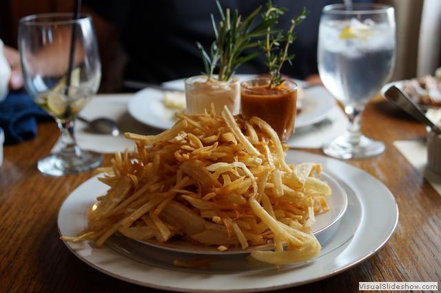 Frites with Homemade Ketchup and Mayo