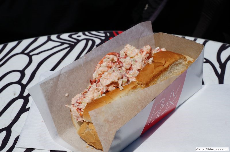Restaurant MuvBox Homard Des Isles De La Madeleine - Lobster Roll