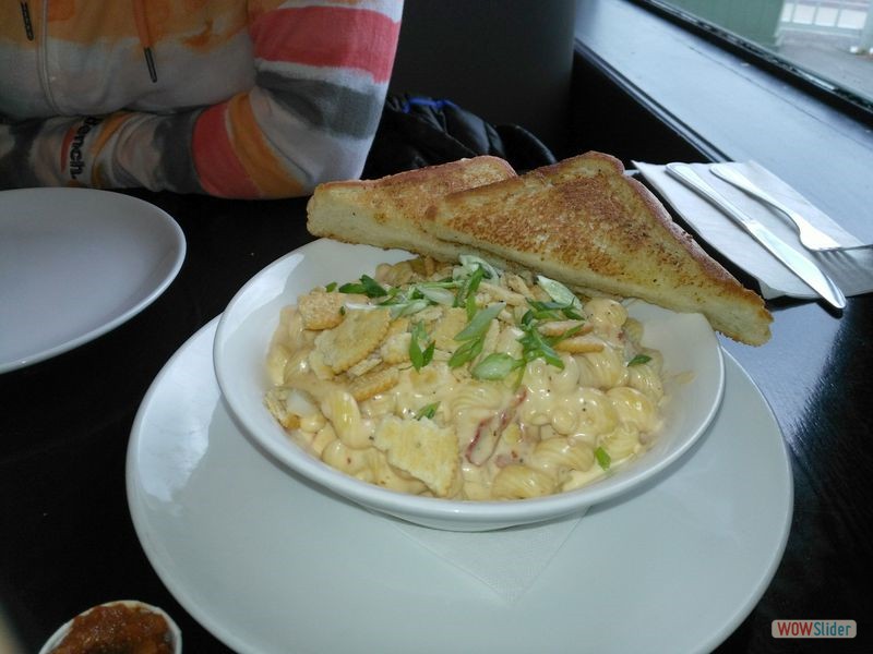 White Brick Chicken Restaurant 2 - Mac and Cheese