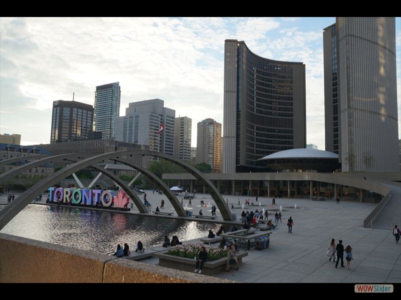 Nathan Phillips Square in Toronto 04