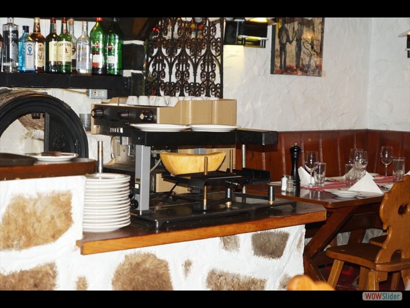 Au Mazot Suisse Restaurant - Raclette