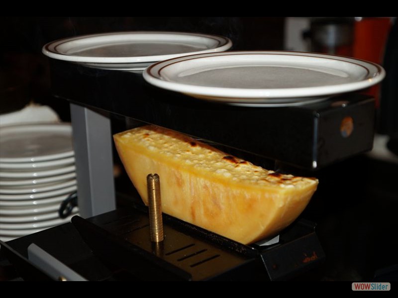 Au Mazot Suisse Restaurant - Raclette Bubbling