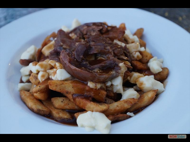 Bistro Des Artistes Restaurant - Duck Poutine