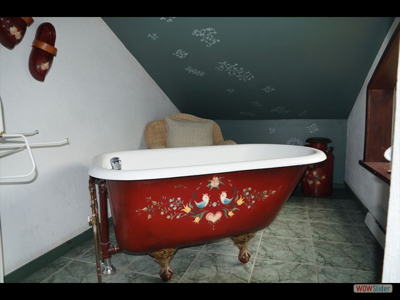 La Maison de Baviere - Claw Foot Tub
