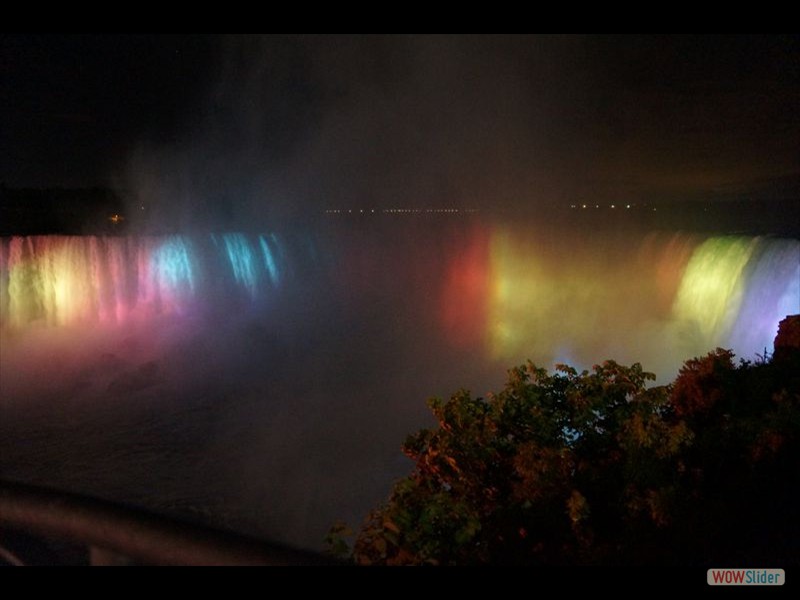 Horseshoe Falls Up Close