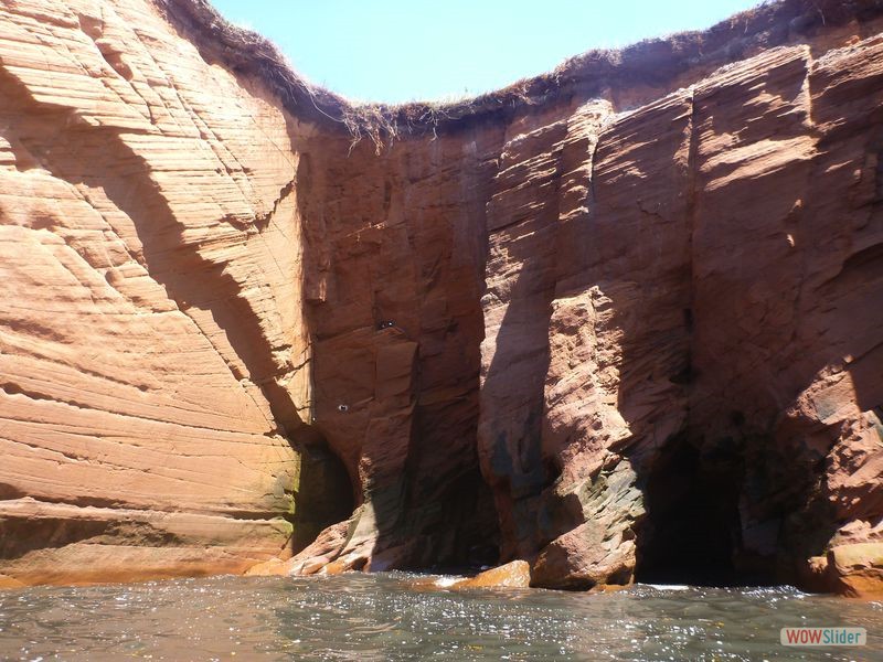 Kayaking Iles de la Madeleine 07 - Caves