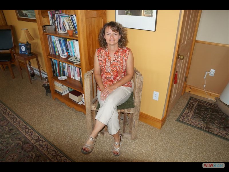 La Butte Ronde Bed and Breakfast - Rhonda in Lobster Trap Chair